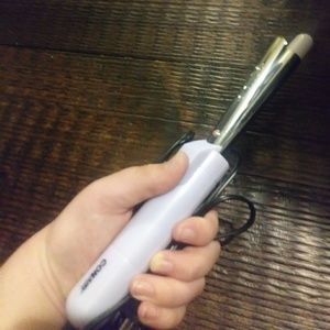 ⭐Mini, travel curler. For tight, small curls.